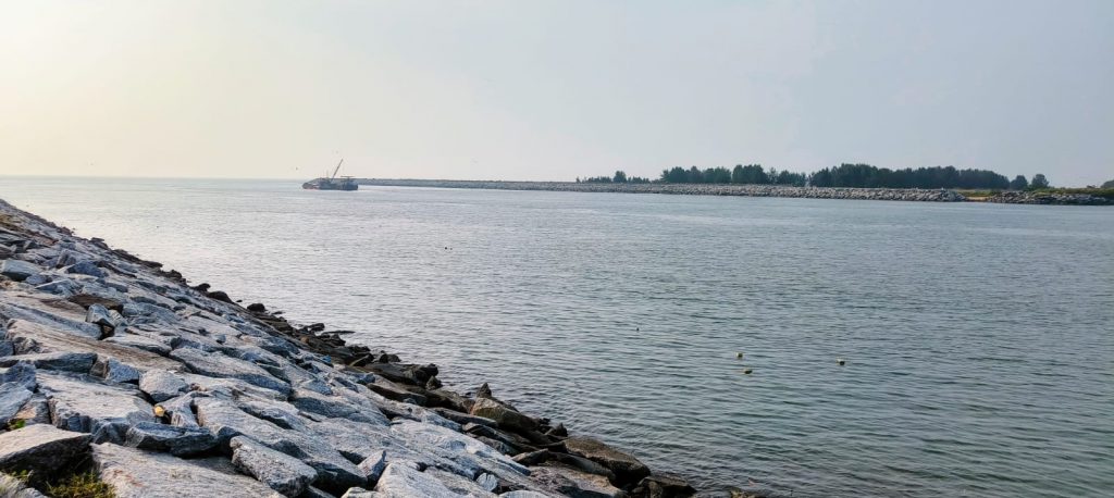 ಬೈಂದೂರಿನಲ್ಲಿ ಸಮುದ್ರ ಅಲೆಗಳು ಉಗ್ರ: ಮೀನುಗಾರರಿಗೆ ಎಚ್ಚರಿಕೆ